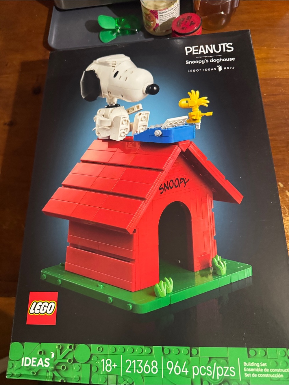 LEGO Peanuts Snoopy's Doghouse Building Set - Red/Green